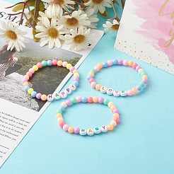 子供のための不透明なアクリルビーズストレッチブレスレットセット  赤ちゃんと愛と幸せという言葉で  カラフル  内径：1-3/4インチ（4.5cm）  3個/セット&nbsp;BJEW-JB06589
