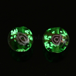 明るい手作りの金の砂のランプワークビーズ  暗闇で光る  花の丸  薄緑  8x8mm  穴：1.6mm&nbsp;LAMP-T021-03D