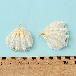 天然石シェルペンダント  貝殻型のチャームにガラスパールと銅線を巻き付けたもの  ゴールドカラー  貝殻色  27~35x25.5~34x11~13.5mm  穴：2mm&nbsp;PALLOY-MZ01366