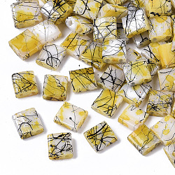 Perles de rocaille en verre à 2 trou, peint à la bombe opaque, rectangle, jaune, 5x4.5~5x2~2.5mm, Trou: 0.5~0.8mm