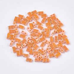 2-Loch opake Glasperlen, glänzendes, Rechteck, orange, 4.5~5.5x2x2~2.5 mm, Bohrung: 0.5~0.8 mm