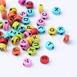 Perline di lettere con foro orizzontale acrilico artigianale, rotondo e piatto, colore misto, lettera, 6~7x3.5~4mm, Foro: 2 mm, circa 3600pcs/500g