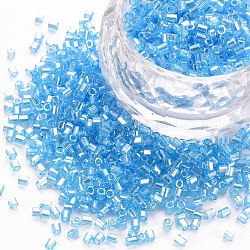 Perles de bugle en verre, lustre de couleurs transparentes, lumière bleu ciel, 2.5~3x2mm, Trou: 0.9mm, environ 15000 pcs / livre