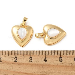 Anhänger aus Messing mit weißen Muscheln in Pavé-Fassung&nbsp;KK-R210-08G