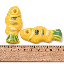 手作りの磁器の大きなペンダント  手描き  ファミーユは磁器バラ  魚のチャーム  きいろ  65x29x11mm  穴：4.5mm&nbsp;PR-CBA26C9-01F