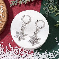 Boucles d'oreilles créoles en laiton avec micro pavé de zircons cubiques transparents en forme de flocon de neige de Noël&nbsp;EJEW-JE06158-02