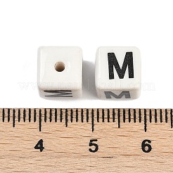 磁器のビーズ  文字のある正方形  文字m  8.5x8.5x8.5mm  穴：1.6mm&nbsp;PORC-R003-08M