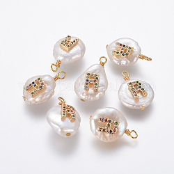 Pendenti con perle d'acqua dolce coltivate naturali, ottone con micro spianare risultati zirconi, piatta e rotonda con la lettera, colorato, oro, letter.r, 16~19x11~12x6~8mm, Foro: 1.8 mm