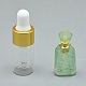 多面的な天然蛍石の開閉可能な香水瓶ペンダント  真鍮のパーツとガラスのエッセンシャルオイルのボトル  30~40x14~18x11~14mm  穴：0.8mm  ガラス瓶容量：3ml（0.101液量オンス）  宝石の容量：1ml（0.03液量オンス） G-E556-04F-1