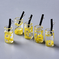 ガラスボトルペンダント  内部に樹脂とポリマークレイを使用  プラスチックとプラチナ調のアイピン  模造ジュースボトル  きいろ  24~26x10mm  穴：1.6mm
