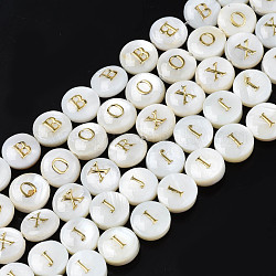Perles de coquillages naturels d'eau douce, avec émail doré, trou horizontal, rond et plat avec alphabet, couleur de coquillage, lettre, 8x3.5~4.5mm, Trou: 0.5mm, Environ 40 pcs/chapelet, 12.20~12.60 pouce (31~32 cm)