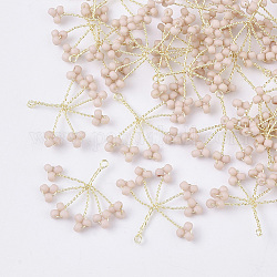 Perles de rocaille en verre pendentifs enveloppés de fil, avec fils en laiton plaqué or, arbre, rose brumeuse, 15~16x18~21x2~3mm, Trou: 1.2mm