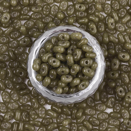 ガラスシードビーズを等級分けする  チェコガラスビーズ  模造翡翠ピーナッツビーズ  濃い緑  6x3mm  穴：1.2mm  約95個/10g X-SEED-R050-2374-1