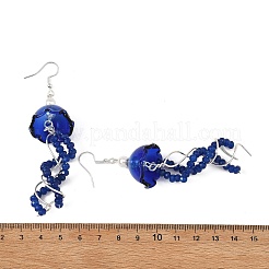 304ステンレススチールとガラス製のぶら下がりピアス  クラゲ  染色された天然マレーシアジェイドと貝殻真珠のドロップピアス（女性用）  ブルー  90x23mm&nbsp;EJEW-JE07484-02