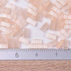 MIYUKIハーフティラビーズ  日本製シードビーズ  2の穴  (htl2555) シルクペールライトコーラル  5x2.3x1.9mm  穴：0.8mm  約1250個/50g&nbsp;SEED-X0054-HTL2555