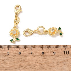 Blumenförmiger Anhänger aus Messing mit Mikropavé-Fassung aus klaren Zirkonia und Emaille&nbsp;KK-T083-01C-G