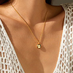 Collane da donna con ciondolo geometrico in ottone con micro pavé di zirconi cubici trasparenti e catena a maglia fine.&nbsp;WG4F4F3-03