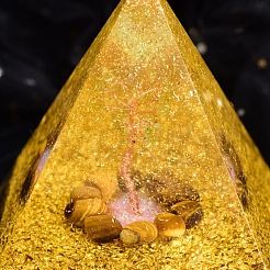 Украшение дисплея смолы пирамиды оргонита PW-WGDE81D-01