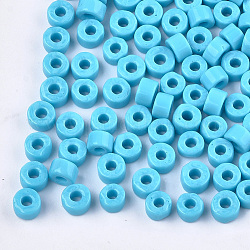 Perles de bugle en verre, couleurs opaques, trou rond, lumière bleu ciel, 3~4x6.5~7mm, Trou: 2.5mm, environ 1000 pcs / sachet 
