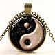 Collane con pendente in vetro rotondo piatto modello feng shui yin-yang NJEW-N0051-010F-01-1