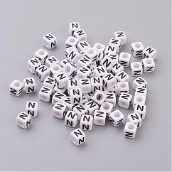 Cuentas de letras de acrílico de agujero horizontal, cubo, blanco, letra n, tamaño: aproximamente 6 mm de ancho, 6 mm de largo, 6 mm de altura, agujero: aproximamente 3.2 mm, aproximamente 2600 unidades / 500 g