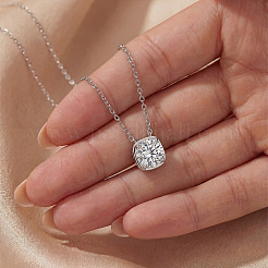 Collana con pendente quadrato in argento sterling e moissanite da 925 carati&nbsp;RU6226