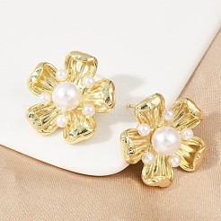 Серьги-гвоздики из искусственного жемчуга с цветком из латуни и АБС-пластика EJEW-M082-08G