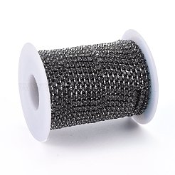 304ステンレススチールラインストーンストラスチェーン  スプールで  ラインストーンカップチェーン  ステンレス鋼色  ブラックダイヤモンド  3x3x2.7mm  約32.8フィート（10m）/ロール。&nbsp;STAS-T055-19P-A