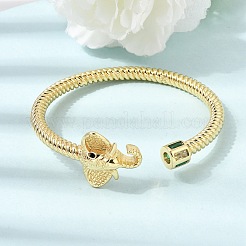 Bracciali rigidi aperti da donna in ottone con pavé di zirconi cubici a forma di elefante.&nbsp;CU-CBAE7DF-50G
