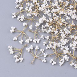 Perles de rocaille en verre pendentifs enveloppés de fil, avec fils en laiton plaqué or, arbre, blanc, 15~16x18~21x2~3mm, Trou: 1.2mm