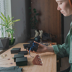 Дисплей с деревянными кольцами для пальцев с 3 слотом&nbsp;RDIS-WH0009-018