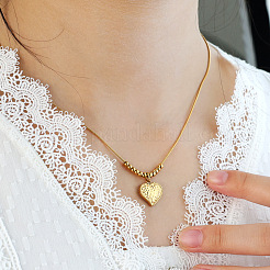 Collier vintage pour femme avec pendentif cœur texturé en acier inoxydable 304 et chaîne serpent ronde&nbsp;WG3DCED-01
