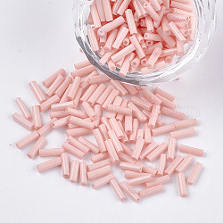 Perles de bugle en verre, trou rond, couleurs opaques, rose, 6~7x1.5~2mm, Trou: 0.8mm, environ 10000 pcs / sachet 