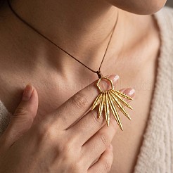 304ステンレススチール製中空植物ペンダントロングネックレス（女性用）  18KGP本金メッキ  葉  31.50インチ（80cm）  ペンダント：78x57mm&nbsp;WG57A5D-02