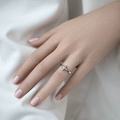 Женское кольцо-звезда из стерлингового серебра S925 с микропаве из прозрачных кубических цирконий RI1010-10