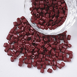 8/0 de dos abalorios de la semilla de cristal tallado, hexágono, pintura para hornear, de color rojo oscuro, 2.5~3x2.5mm, agujero: 0.9 mm, aproximamente 15000 unidades / bolsa
