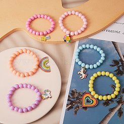 子供のための虹色のエナメルチャームがセットされたキャンディーカラーのアクリルラウンドビーズストレッチブレスレット  ミックスカラー  内径：1-3/4インチ（4.6cm）  6個/セット&nbsp;BJEW-PH01488