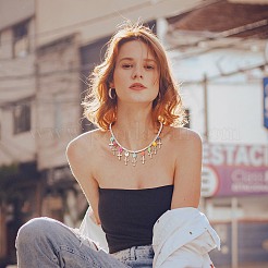 Окрашенный синтетический бирюзовый череп с перекрещенным колье NJEW-TA00071