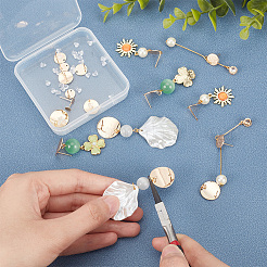 18個9スタイルの真鍮スタッド金具  垂直ループと30個のプラスチック製イヤーナット付き  フラットラウンド  ゴールドカラー  5~18x1mm  穴：1~2.5mm  ピン：0.5~0.8mm  2個/スタイル&nbsp;KK-AR0002-66