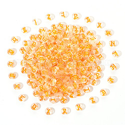 Perle acriliche trasparenti trasparenti, foro orizzontale, tondo piatto con lettera casuale, arancione, 7x4mm, Foro: 1.6 mm, 200 pc / set