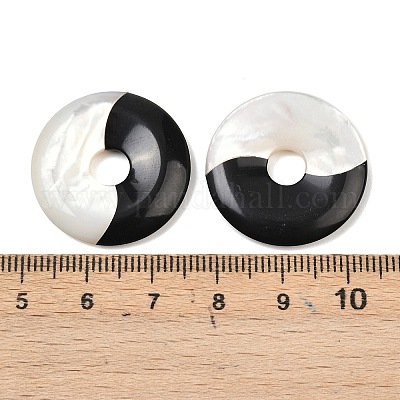 Натуральный черный оникс (окрашенный и нагретый) с подвесками из натуральных белых ракушек SSHEL-B006-10-1