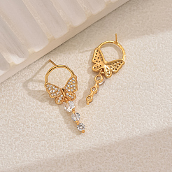 Элегантные серьги-гвоздики с подвесками в виде бабочек из латуни с прозрачными кубическими цирконами&nbsp;UU2168