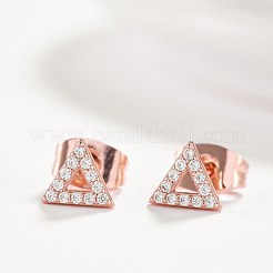 真鍮製マイクロパヴェキュービックジルコニアスタッドピアス  三角形  透明  ローズゴールド  5.5x6.5x1.8mm  ピン：0.7mm&nbsp;EJEW-BB35372-RG