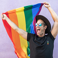 20 Stück rechteckige Emaille-Anstecker in Regenbogenfarben&nbsp;JEWB-FH0001-77