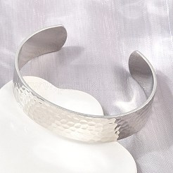 Bracelets manchettes ouvertes en laiton texturé de 15.5 mm pour femmes&nbsp;KK-CBA68DA-11P