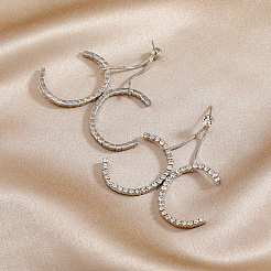 Латунные серьги-гвоздики с подвеской в виде буквы X.&nbsp;TH5434