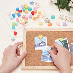 55 шт. набор из 11-х цветных пластиковых и железных кнопок в форме сердца AJEW-AR00004