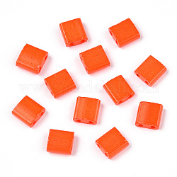 2穴ベーキングペイントガラスシードビーズ  長方形  レッドオレンジ  5x4.5~5.5x2~2.5mm  穴：0.5~0.8mm