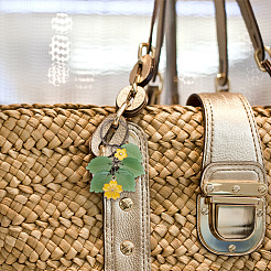 Брелок с подвеской из сплава эмали и стекла KEYC-AB00014