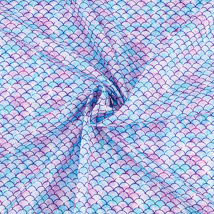 Fingerinspire マーメイドスケール生地 綿生地 39x57インチ ライトパープルブルー ポリエステル生地 マーメイドプリント 魚鱗模様生地 布tシャツ  ドレスの縫製  DIYクラフト  テーブルクロス DIY-WH0292-79A-1